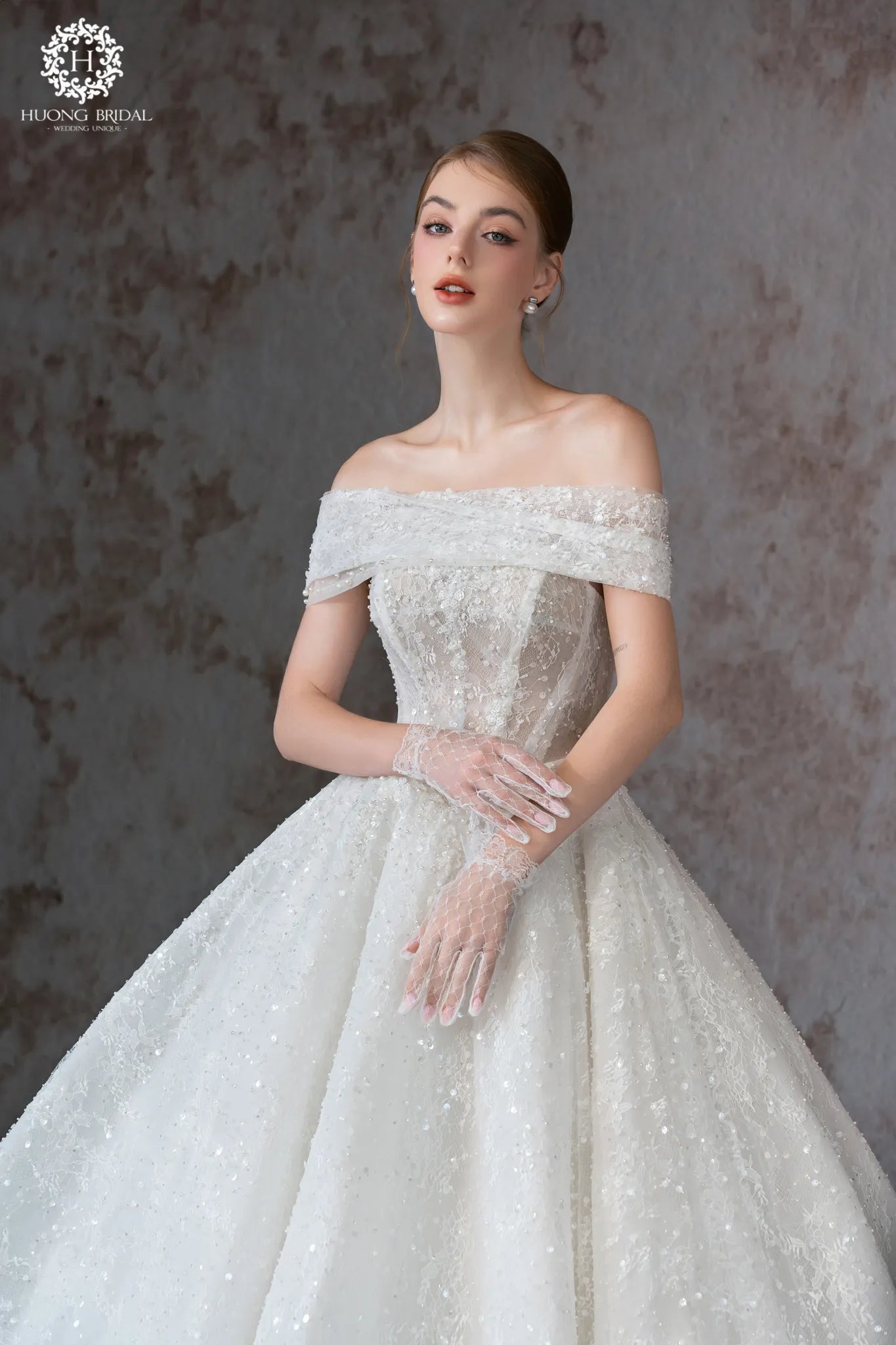 L01: Romantic Off-Shoulder Wedding Dress with Sheer Corset & Full Skirt