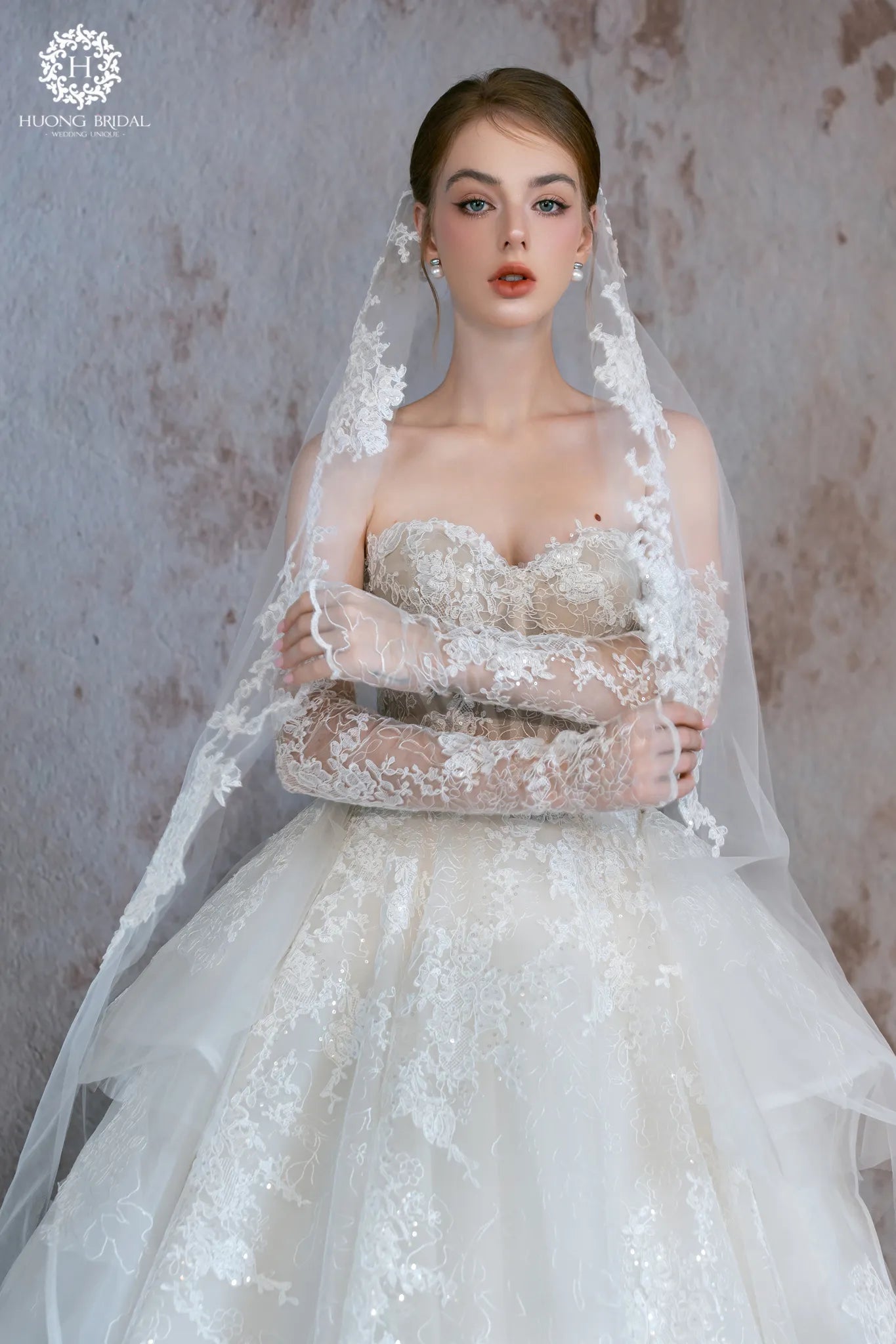 L02: Lace Corset Ball Gown Wedding Dress with Detachable Long Sleeves