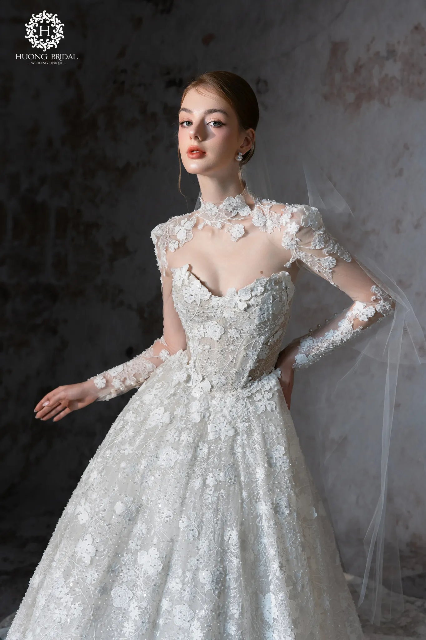 L03: Lace Corset Ball Gown Wedding Dress with Detachable Illusion Sleeves & Neckline