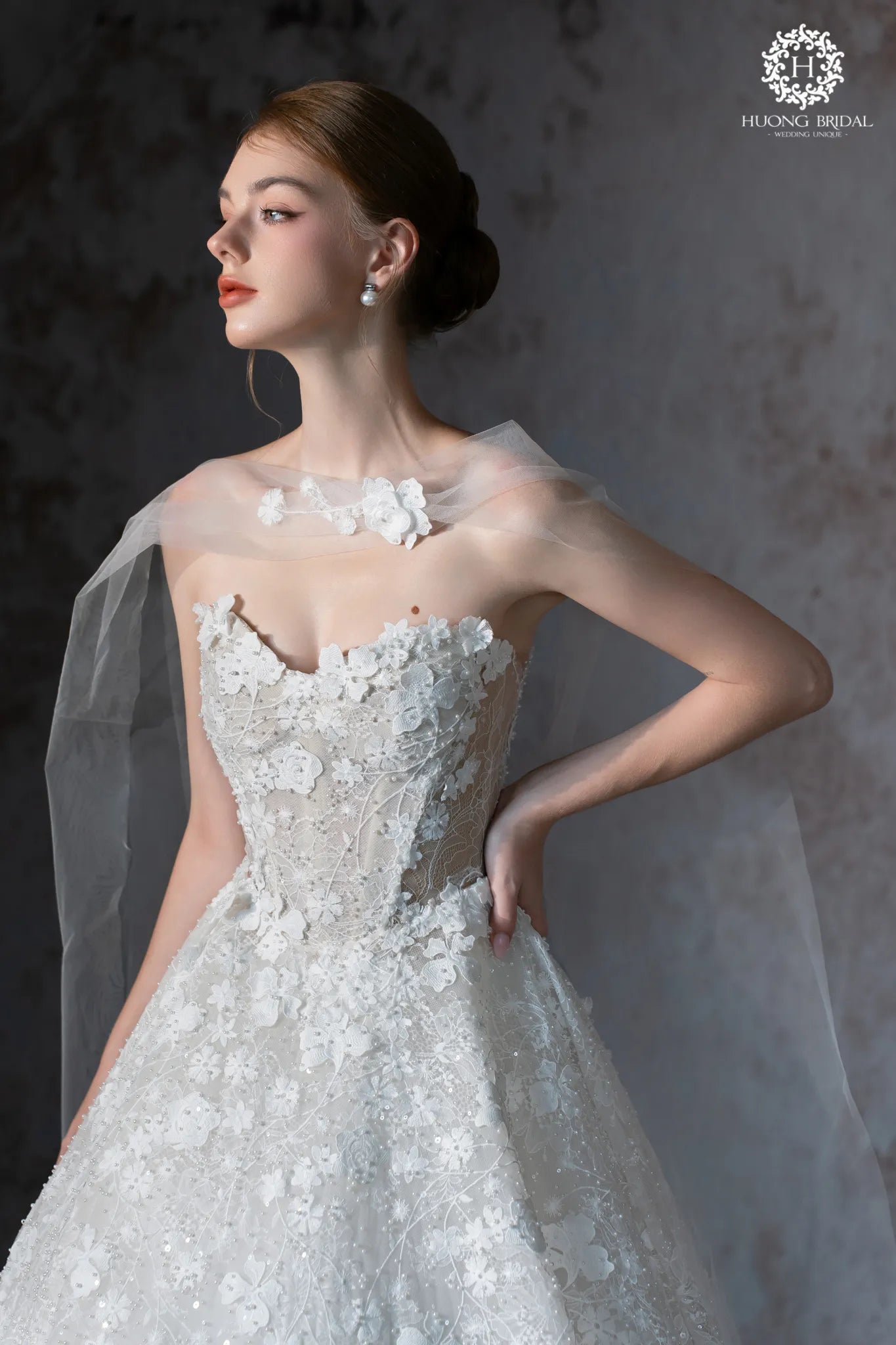 L03: Lace Corset Ball Gown Wedding Dress with Detachable Illusion Sleeves & Neckline