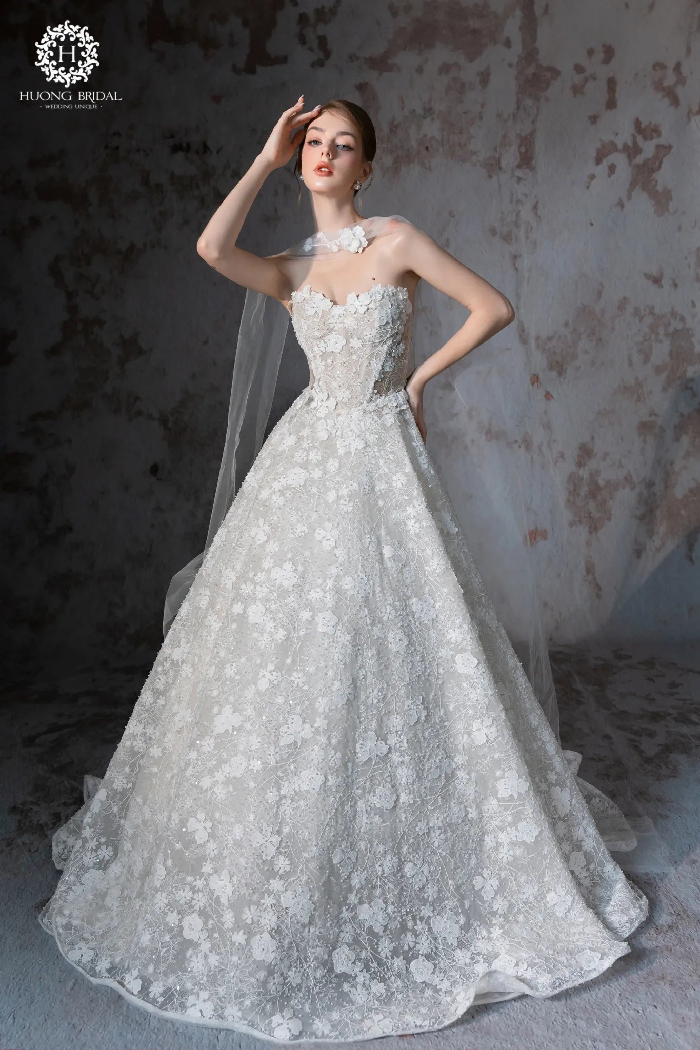 L03: Lace Corset Ball Gown Wedding Dress with Detachable Illusion Sleeves & Neckline