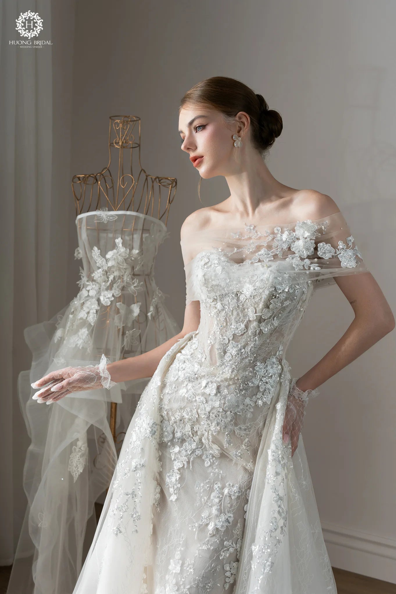 L04: Ethereal Elegance: The Gown That Turns Every Aisle Into a Runway