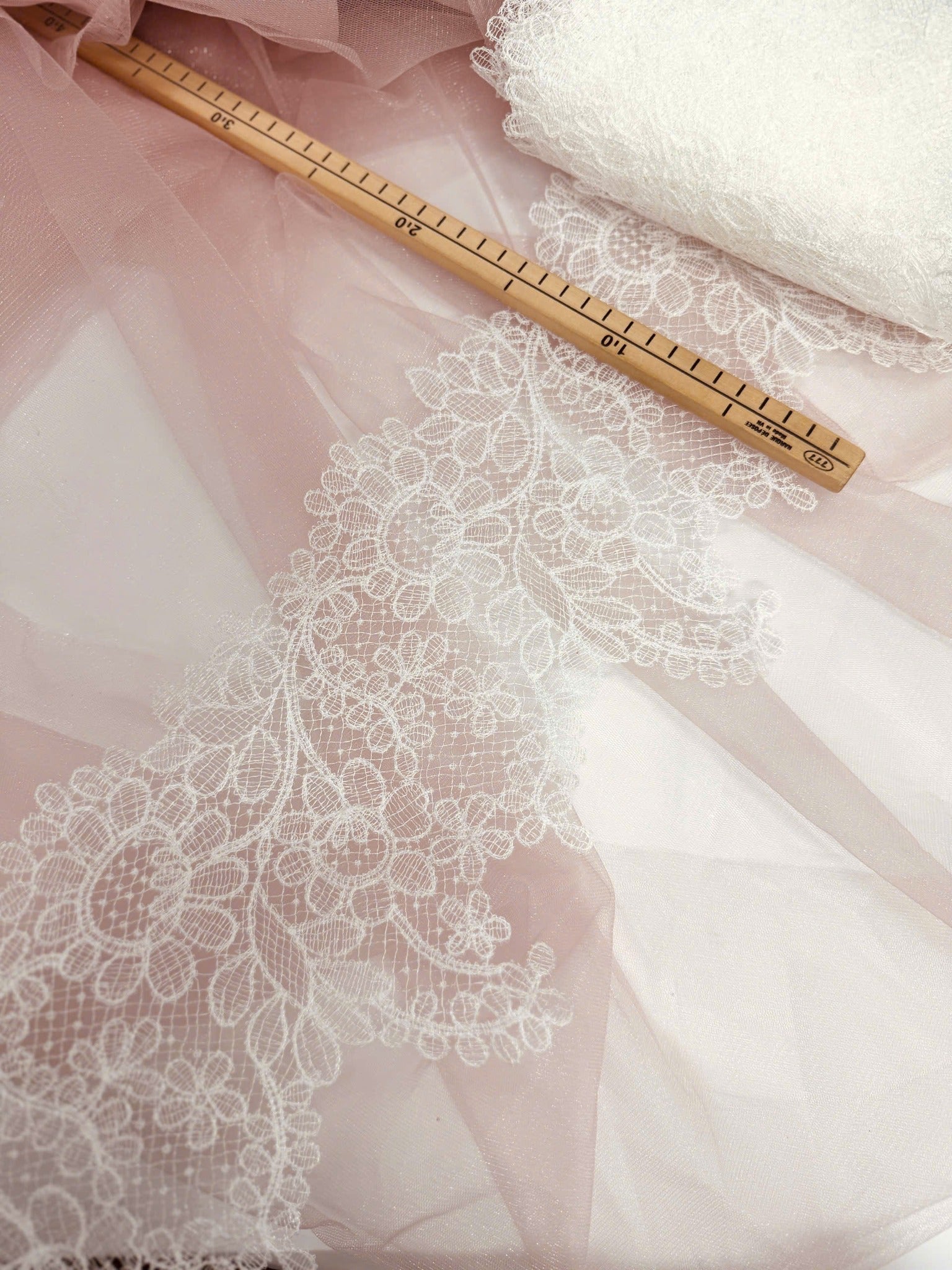 V1: Floral Lace Edge Bridal Veil