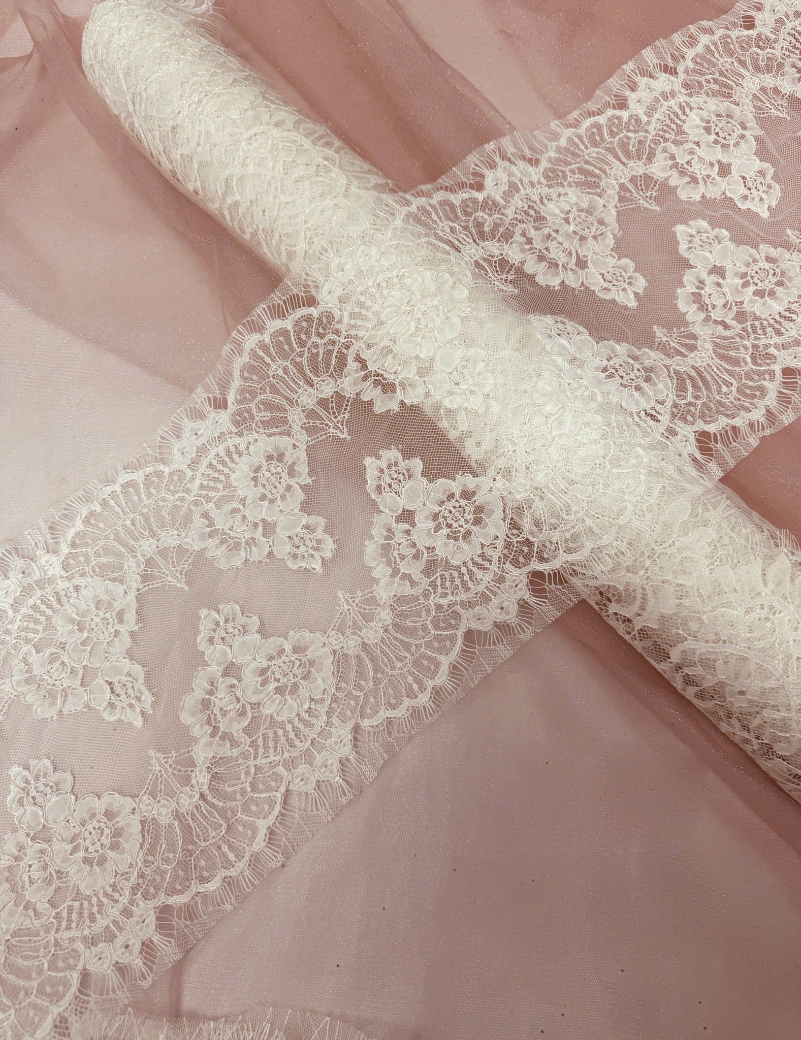 V1: Floral Lace Edge Bridal Veil