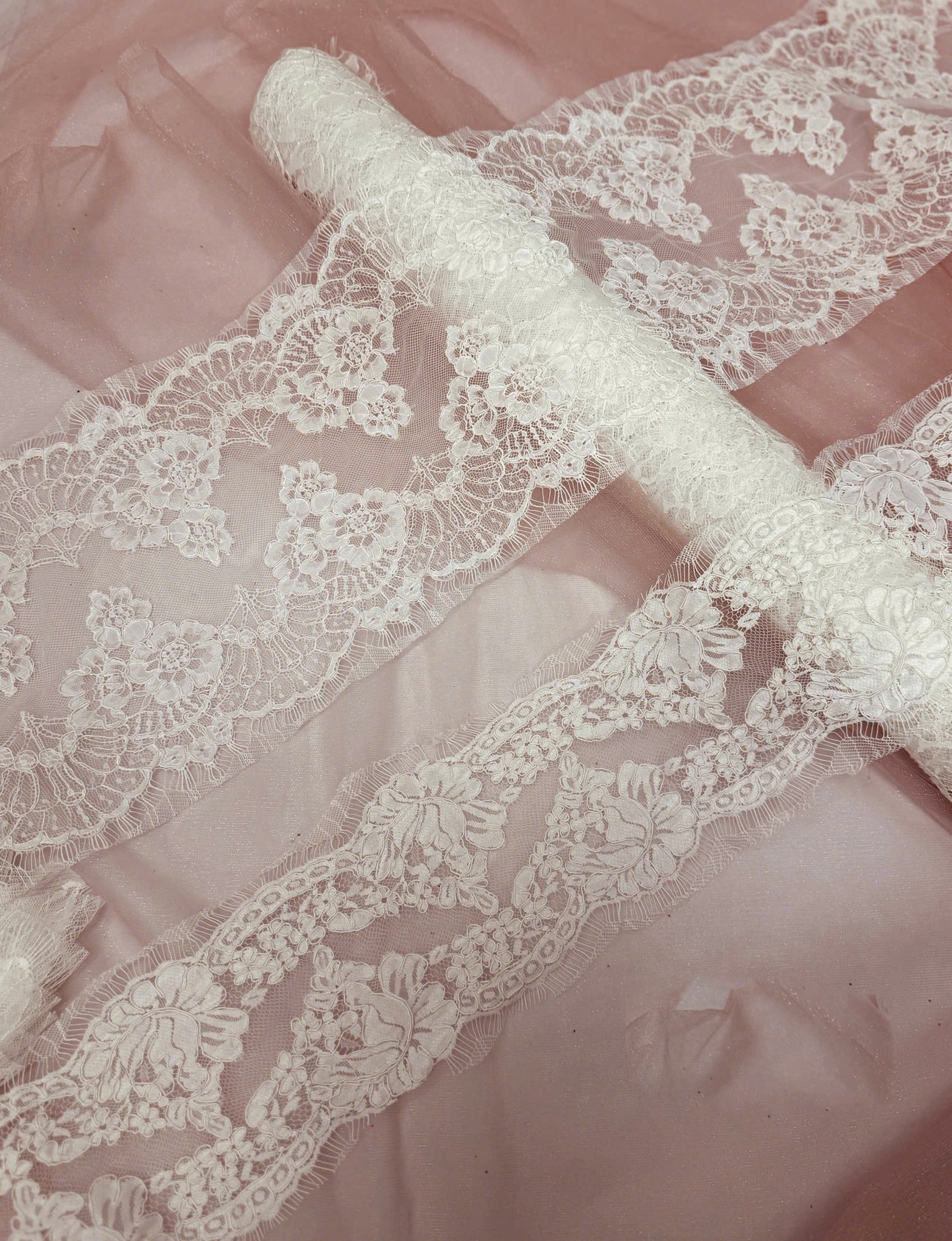 V1: Floral Lace Edge Bridal Veil