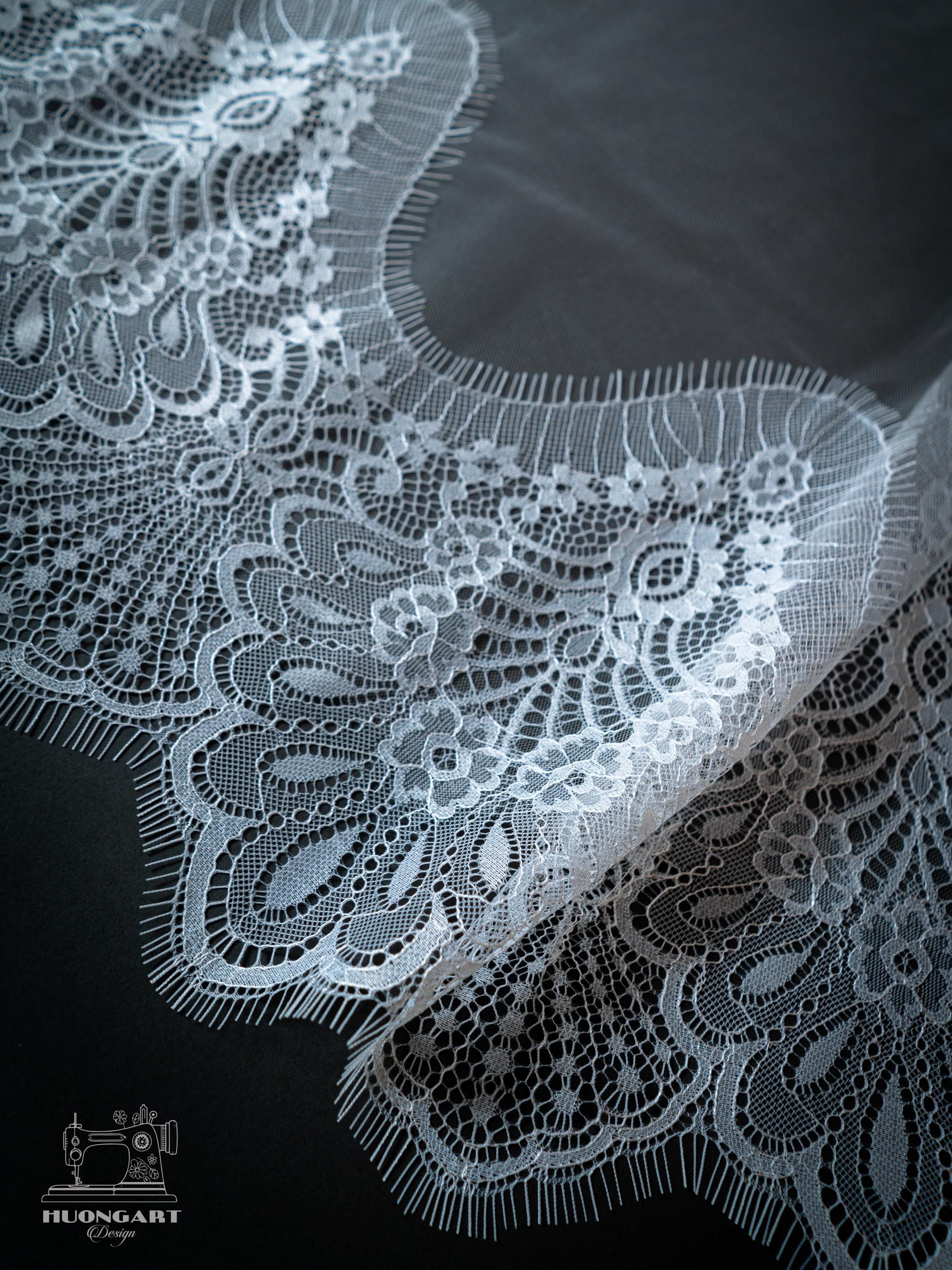 Scalloped Chantilly Lace Wedding Veil | Cathedral Mantilla