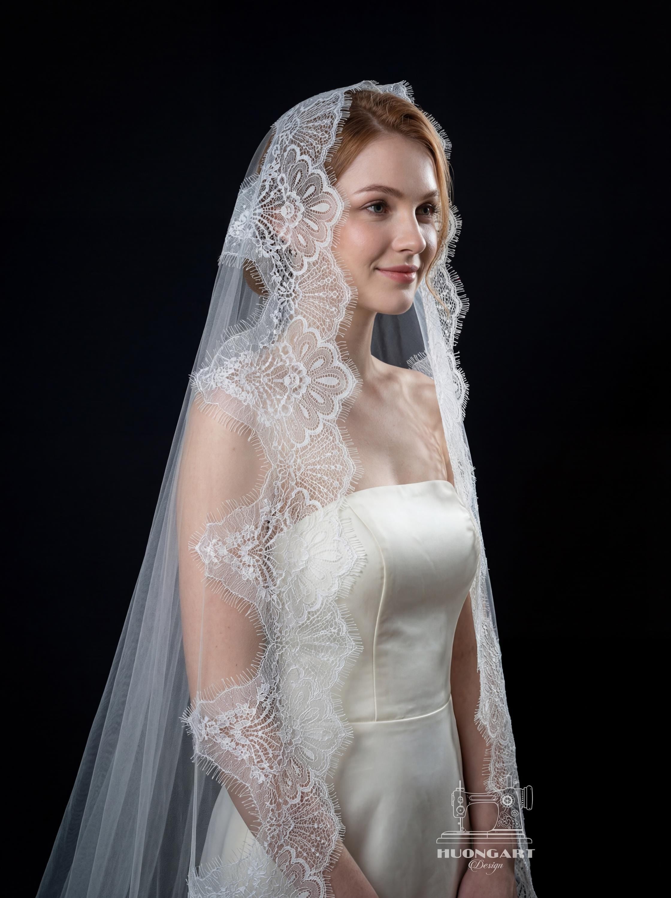 Scalloped Chantilly Lace Wedding Veil | Cathedral Mantilla