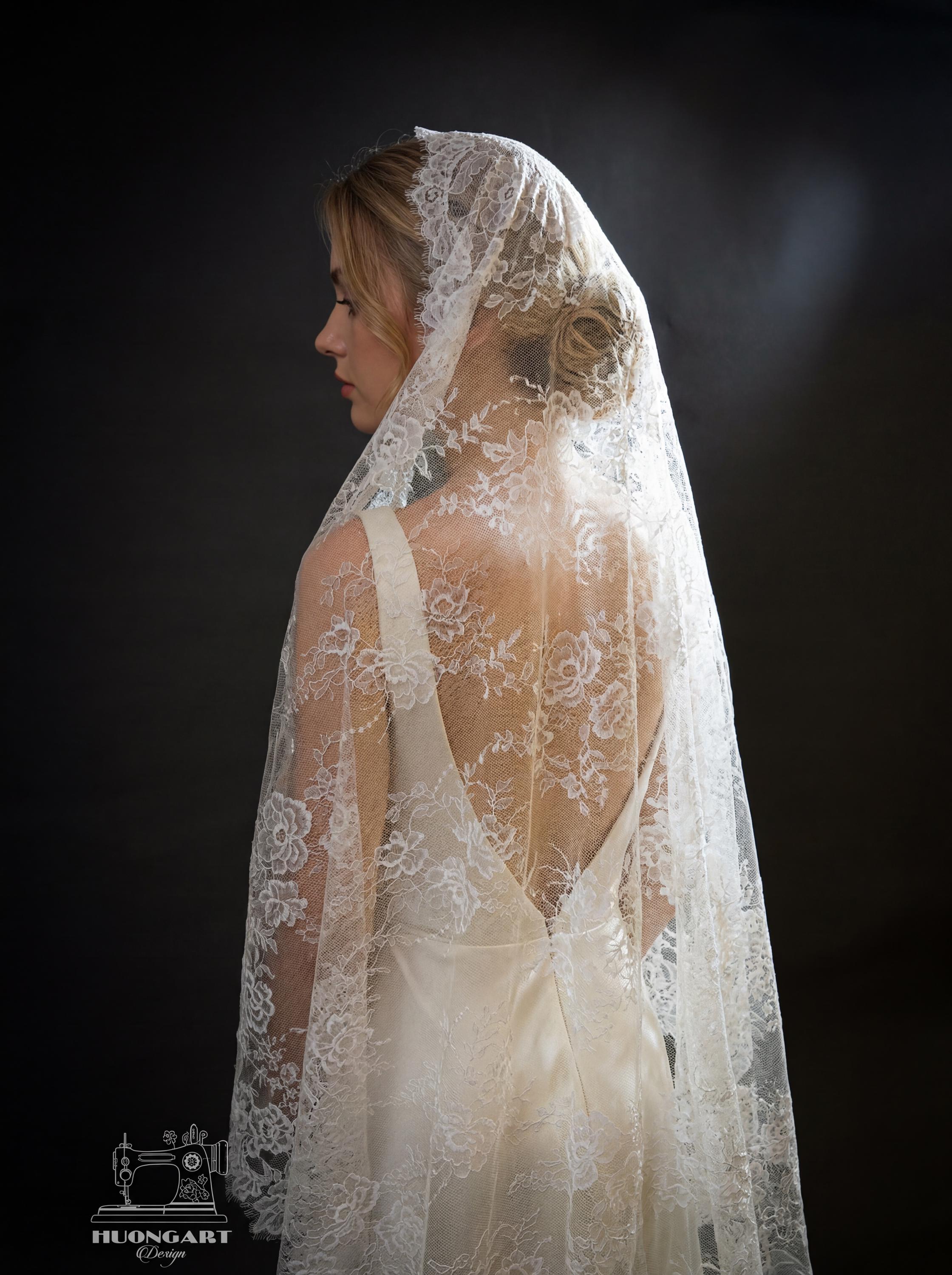 Vintage Eyelash Lace Bridal Veil | Full Floral Lace Mantilla