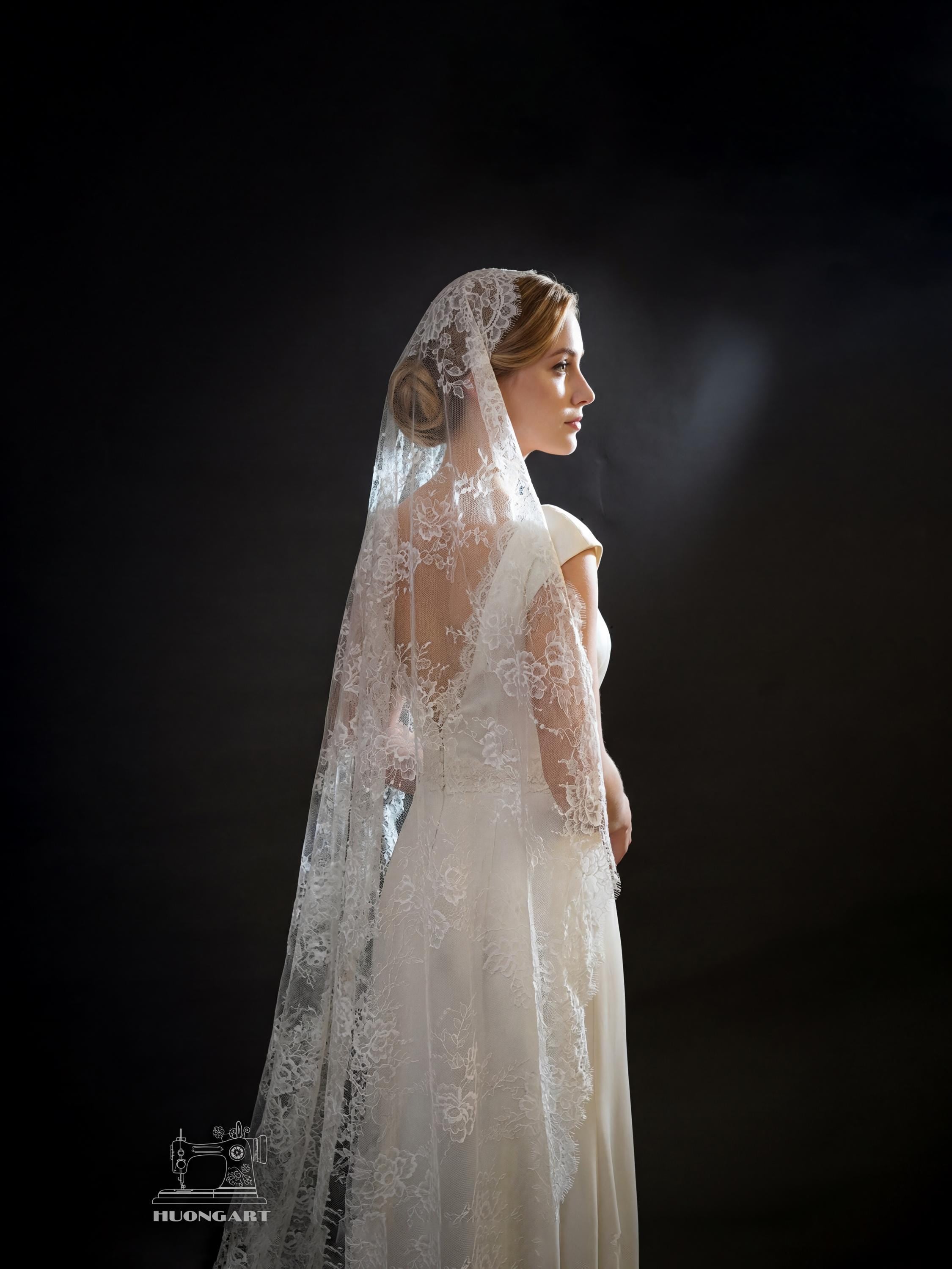 Vintage Eyelash Lace Bridal Veil | Full Floral Lace Mantilla