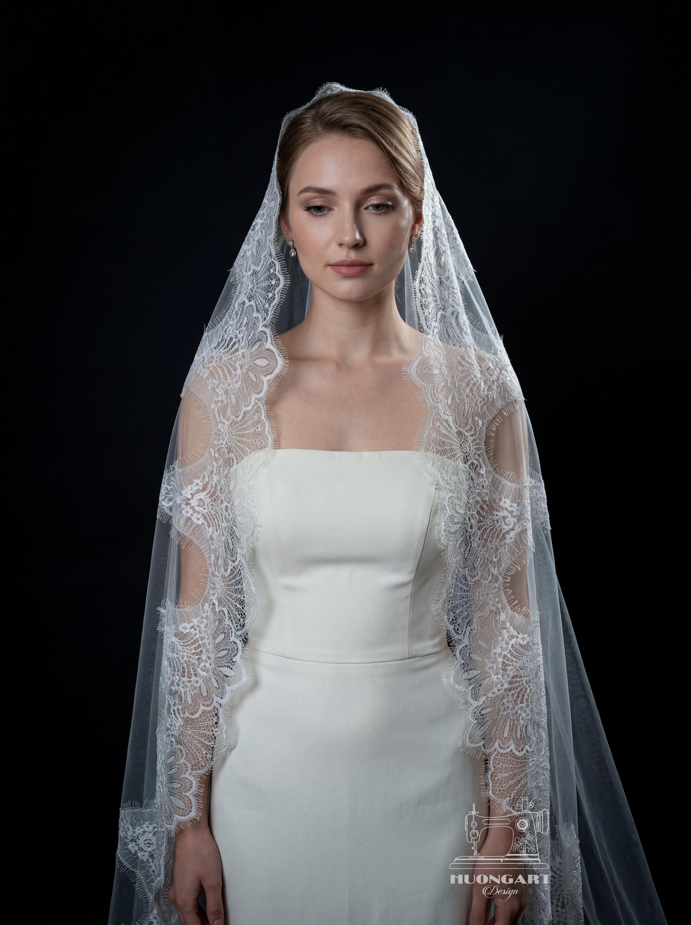 Scalloped Chantilly Lace Wedding Veil | Cathedral Mantilla