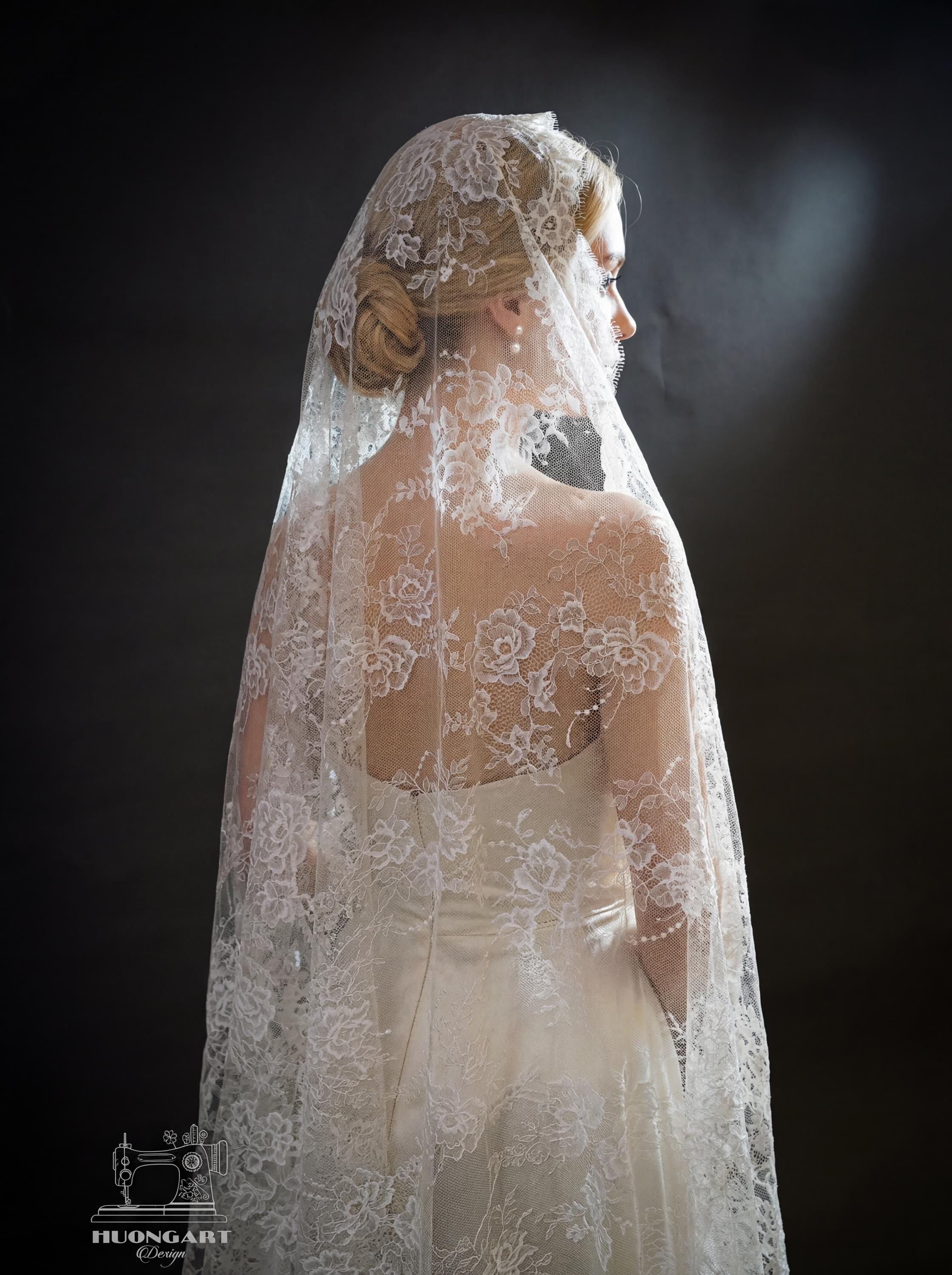 Vintage Eyelash Lace Bridal Veil | Full Floral Lace Mantilla