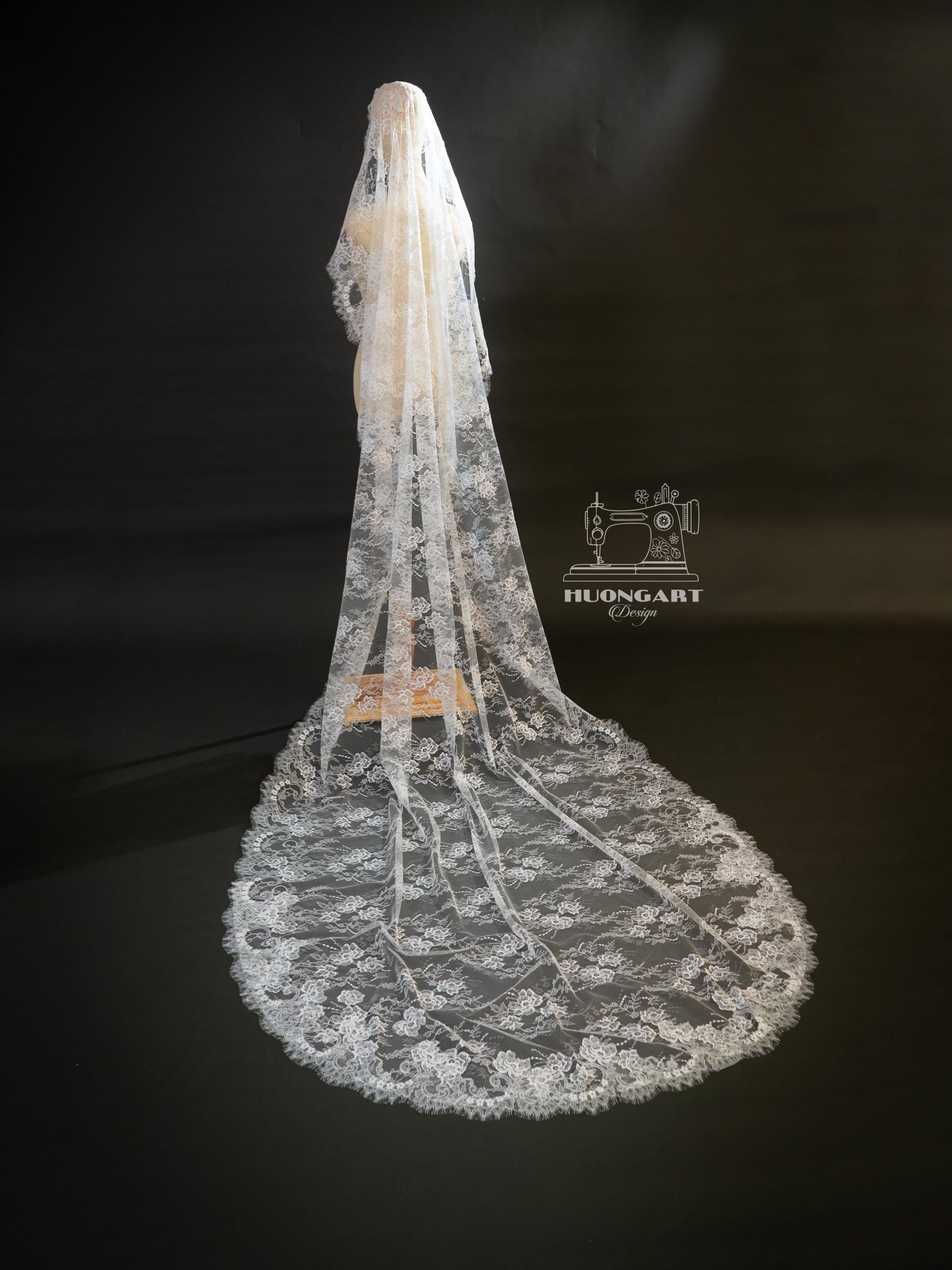 Vintage Eyelash Lace Bridal Veil | Full Floral Lace Mantilla