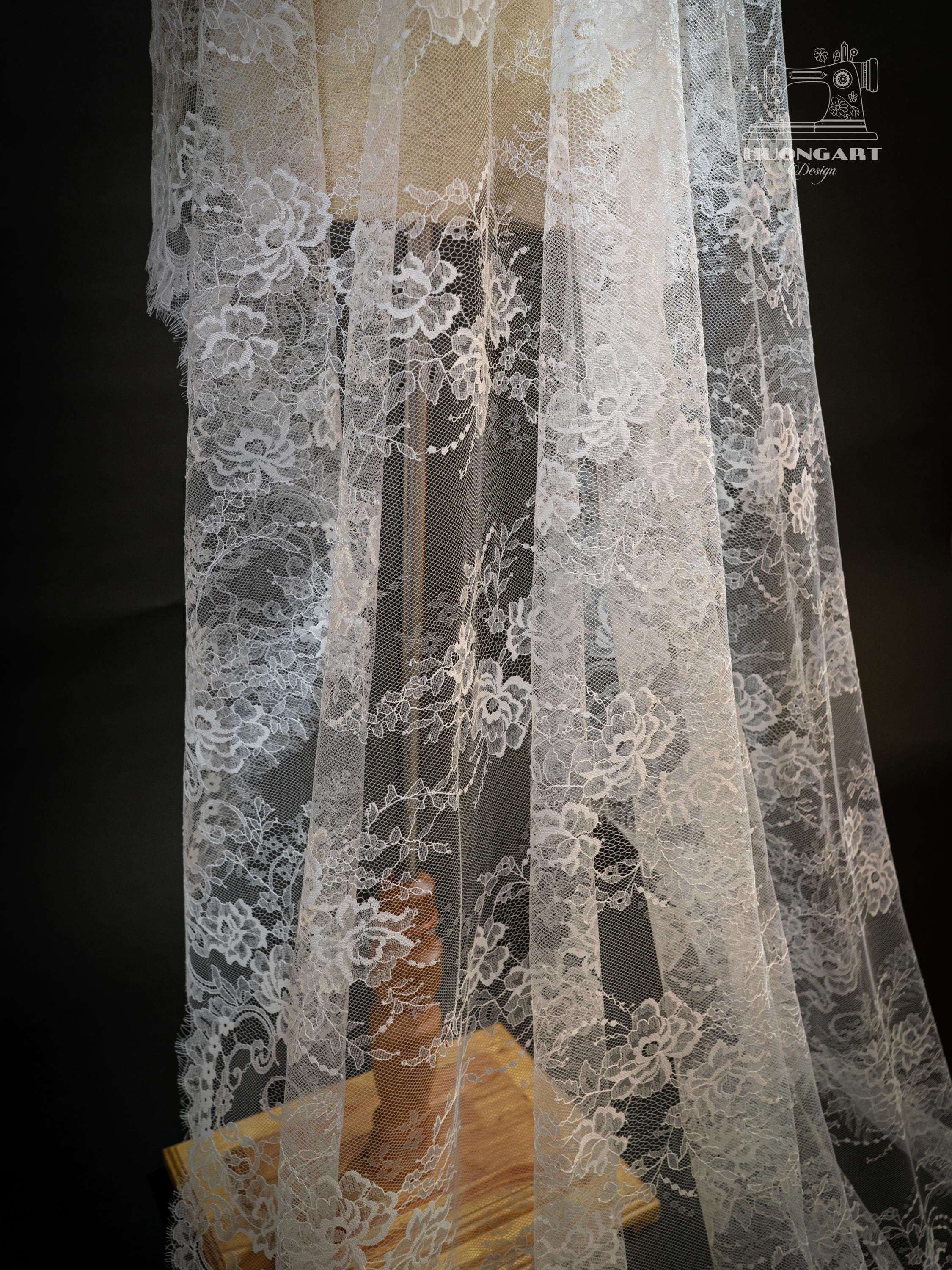 Vintage Eyelash Lace Bridal Veil | Full Floral Lace Mantilla