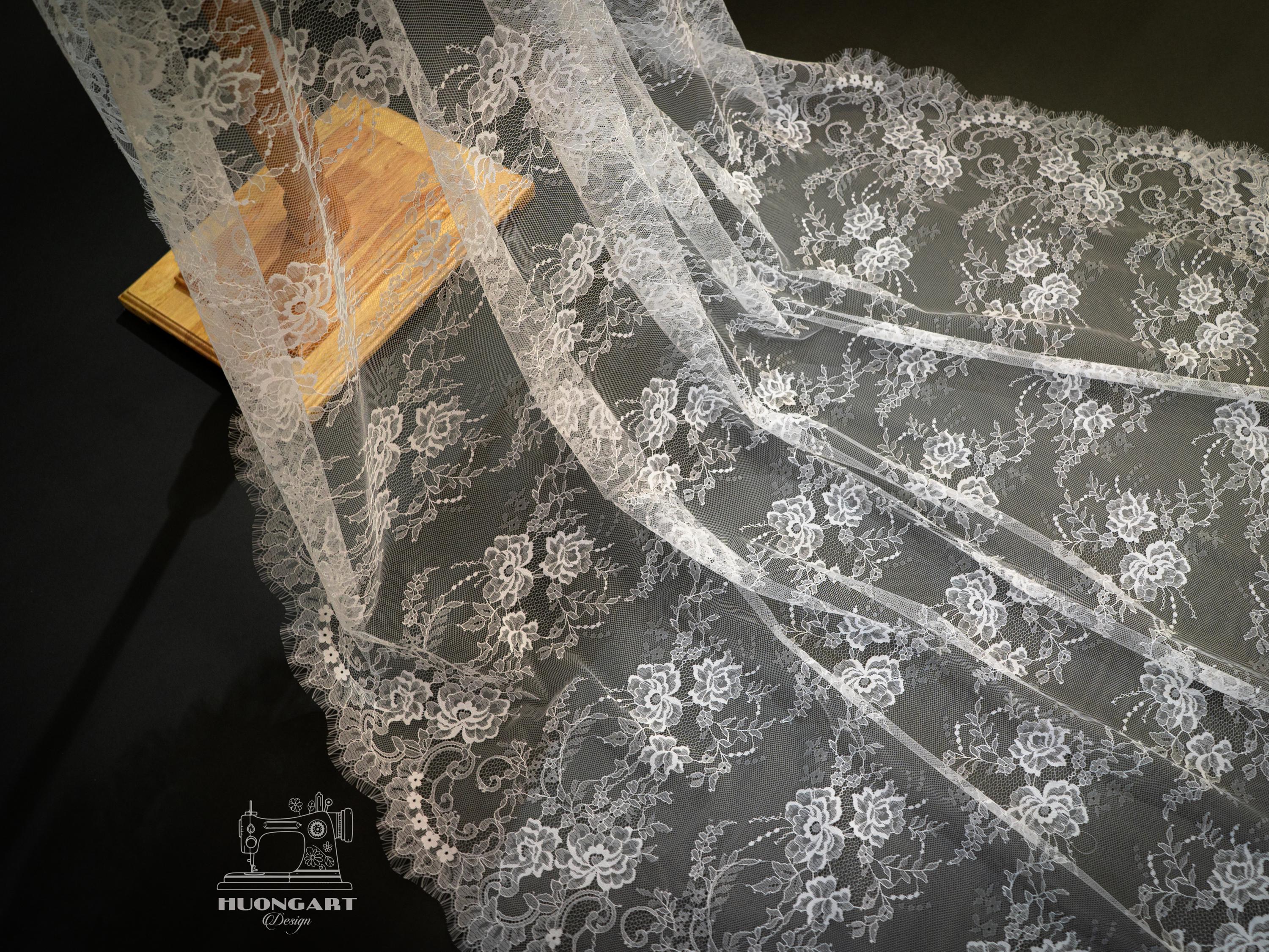Vintage Eyelash Lace Bridal Veil | Full Floral Lace Mantilla