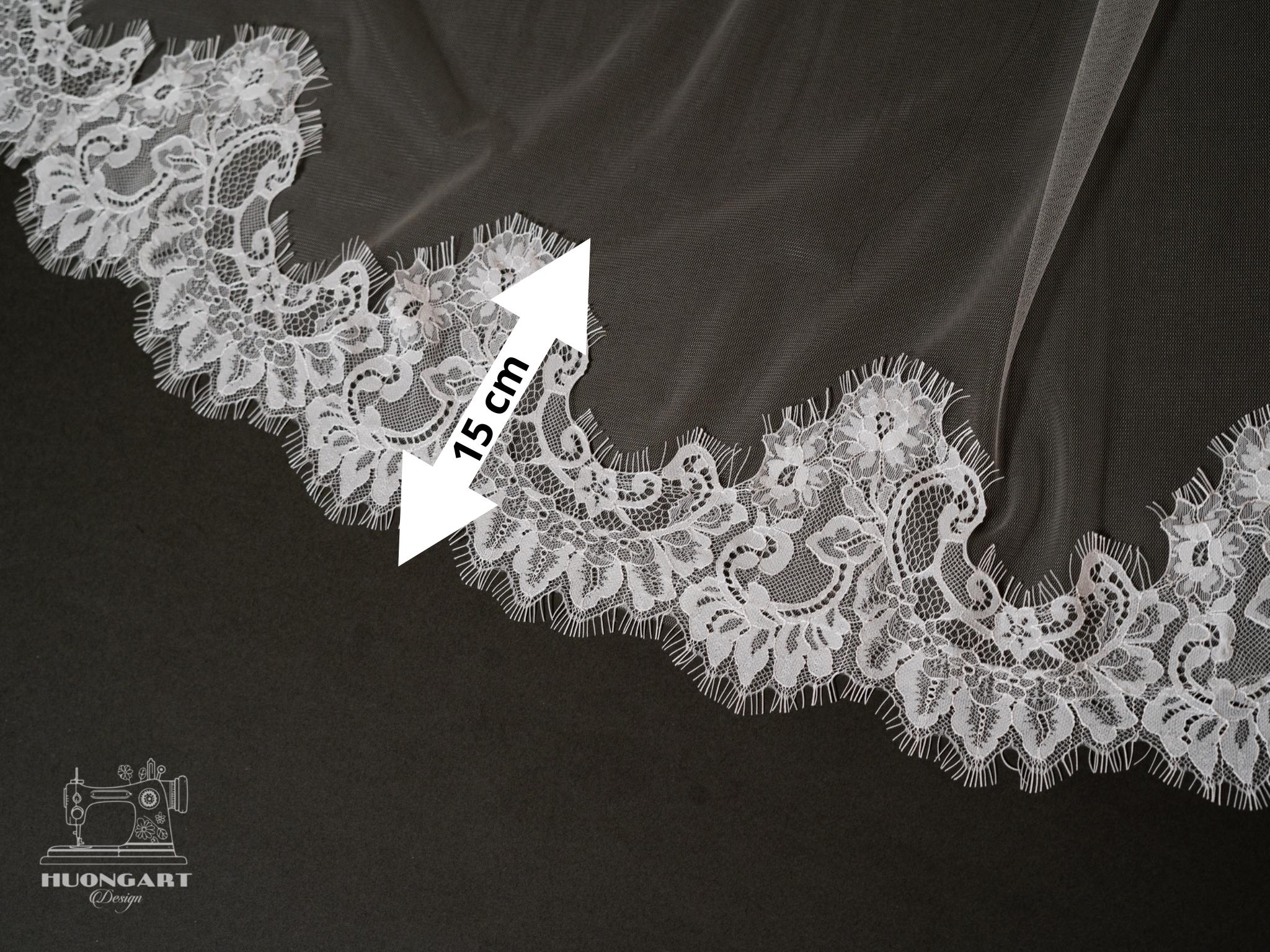 Vintage Chantilly Lace Cathedral Veil – Scalloped Mantilla