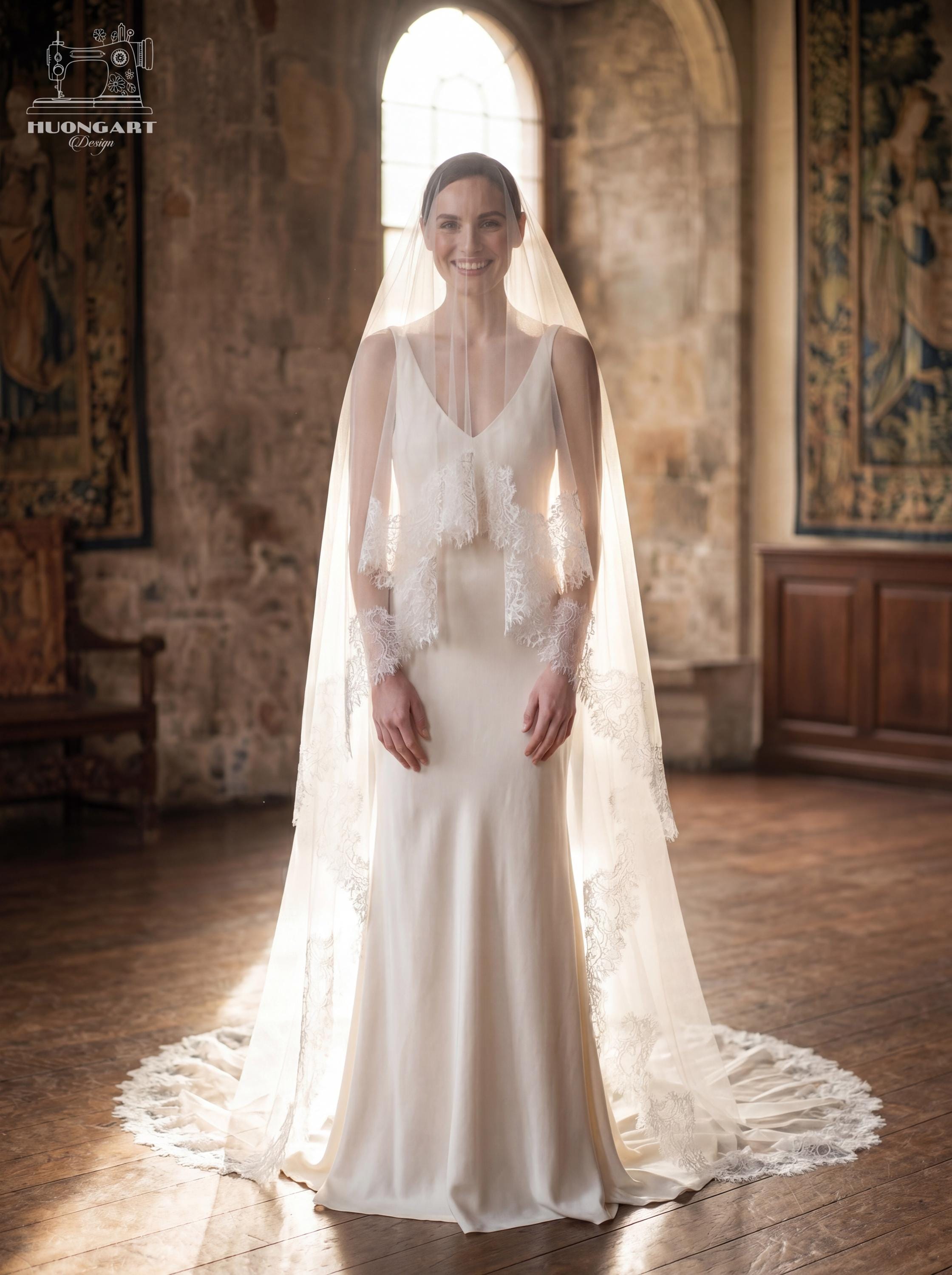 Vintage Chantilly Lace Cathedral Veil – Scalloped Mantilla