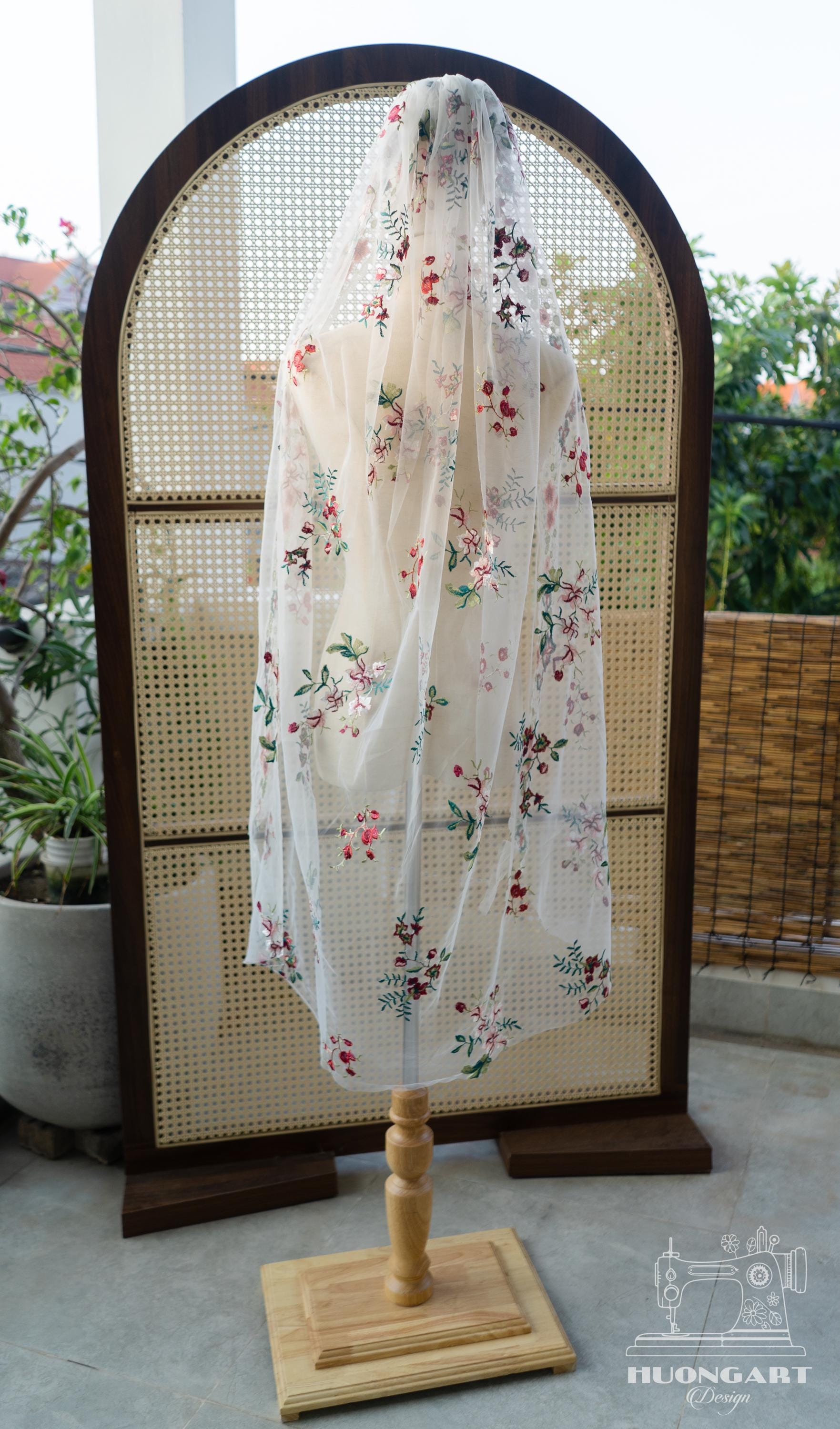 Scalloped Lace Mantilla Bridal Veil | Burgundy Botanical Fingertip