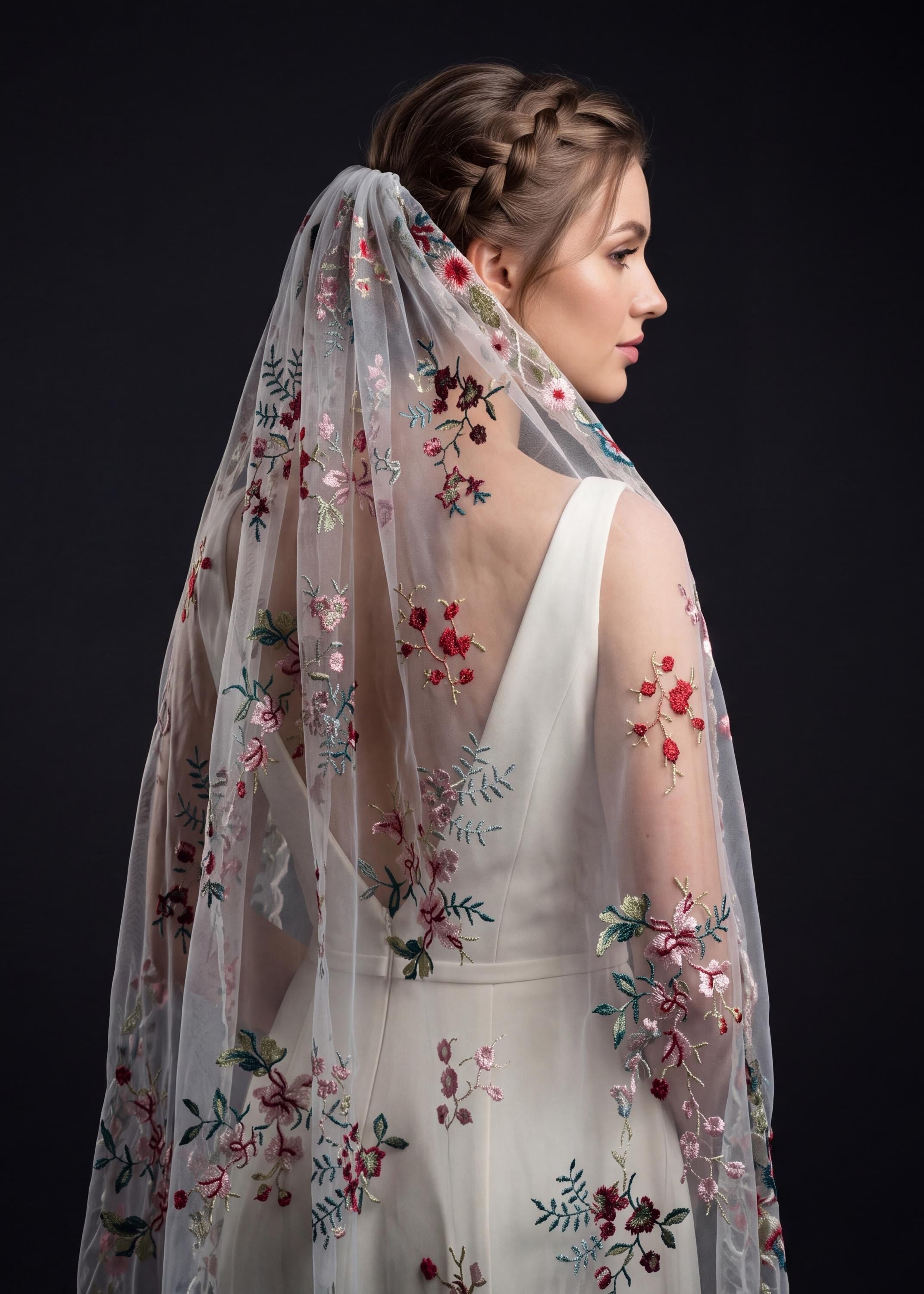 Scalloped Lace Mantilla Bridal Veil | Burgundy Botanical Fingertip