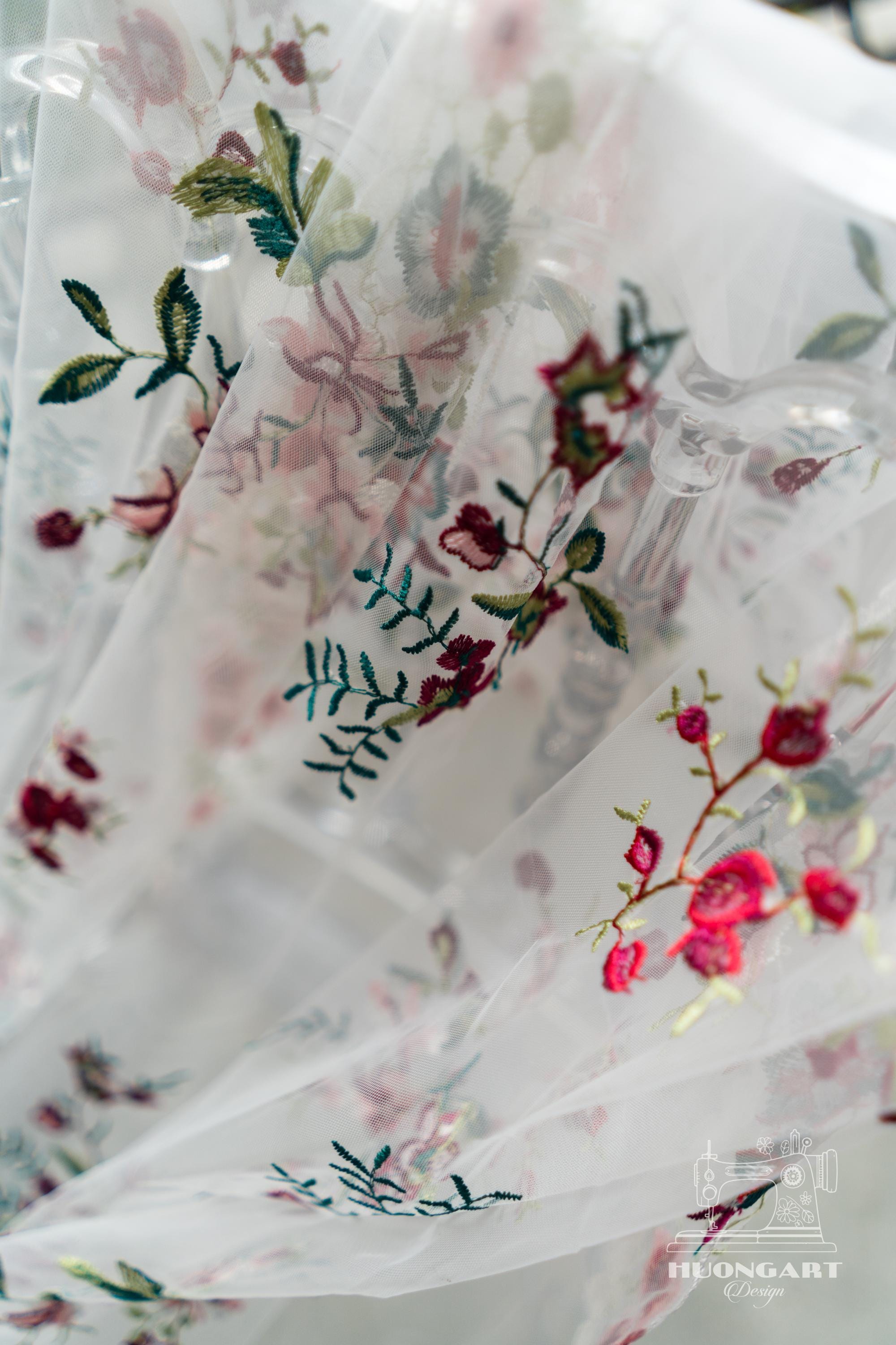 Scalloped Lace Mantilla Bridal Veil | Burgundy Botanical Fingertip