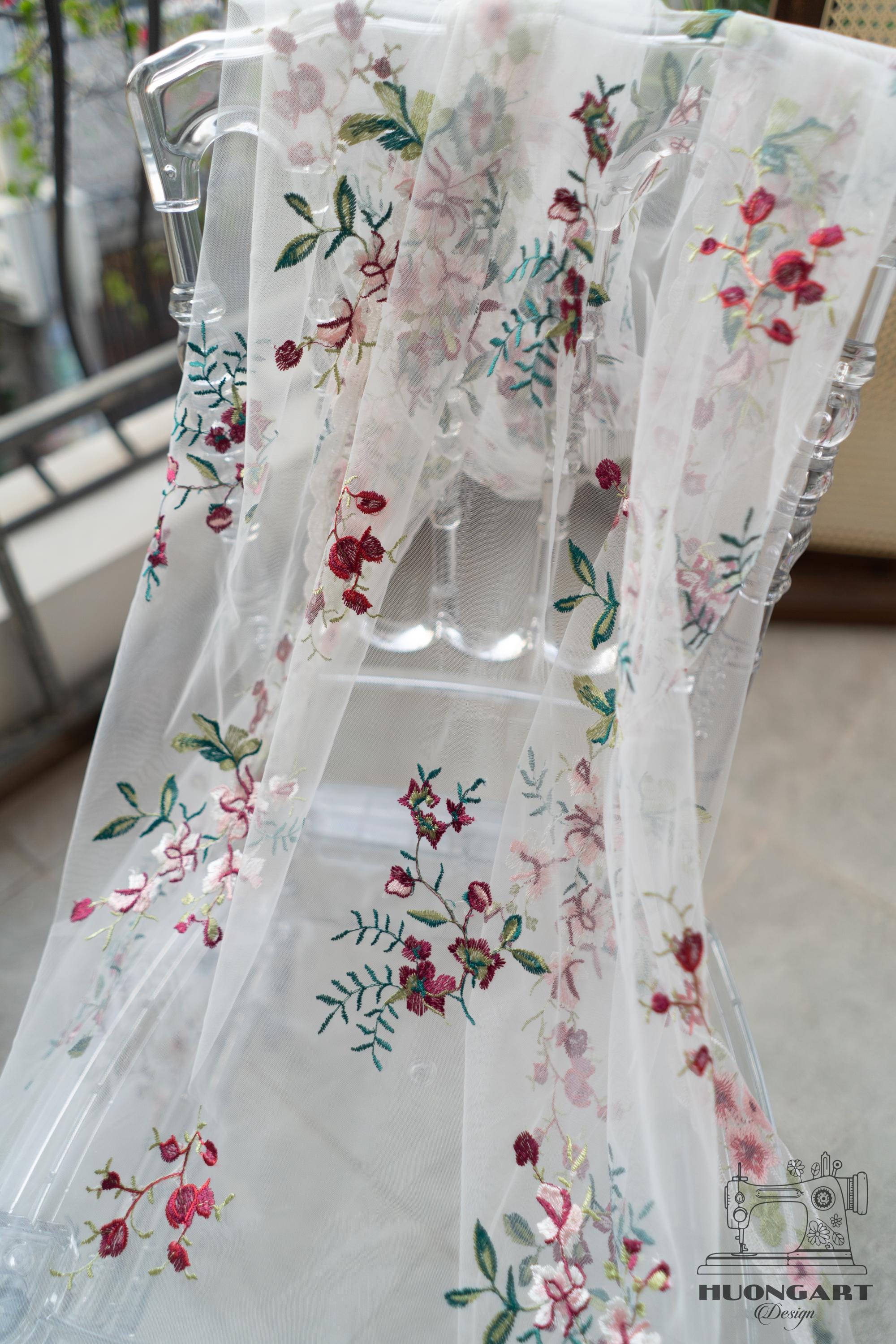 Scalloped Lace Mantilla Bridal Veil | Burgundy Botanical Fingertip